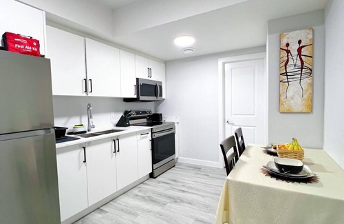 Southwest Edmonton House | Guest Suite in SouthWest Edmonton