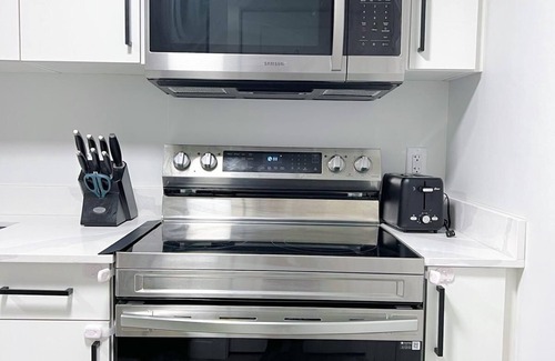 Southwest Edmonton House | Guest Suite in SouthWest Edmonton