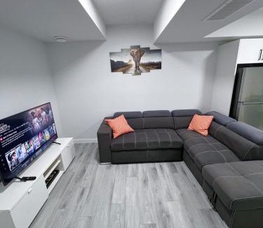 Southwest Edmonton Apartment | Guest Suite in SouthWest Edmonton