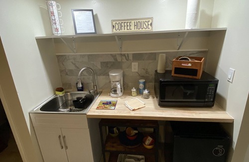 Tampa House | Guest Suite in Tampa! 5 minutes from the airport and near the beach!
