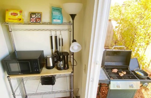 Edenvale House | Guest Unit 1 bedroom, 2-rooms, with private entrance and backyard