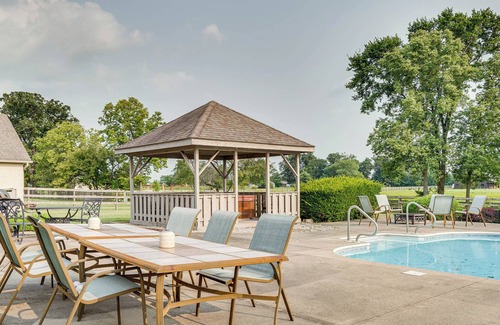 Grove City Apartment | Guest Unit at Villa w/ Outdoor Pool & Fireplace!