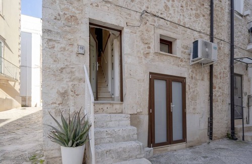 Conversano Apartment | GuestHost - Aline's Home - Iris Room