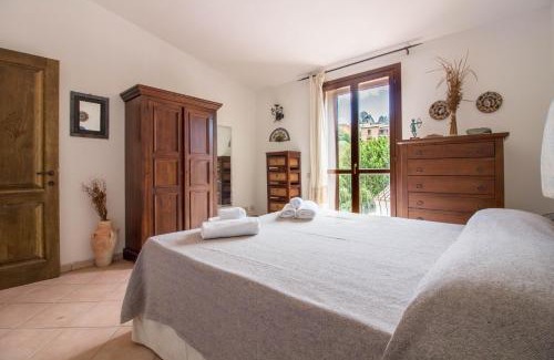 San Pantaleo Apartment | GuestHost - Comfy Apartment X3 with Terrace