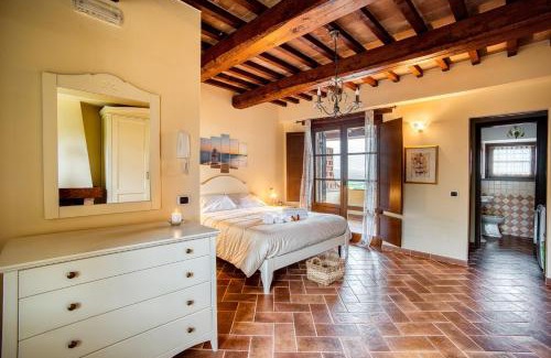 Castiglione del Lago Apartment | GuestHost - Il Glicine, apt with garden and pool