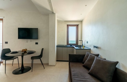 Trani Apartment | GuestHost –La Rosa dei Venti, Borea Apt by the sea
