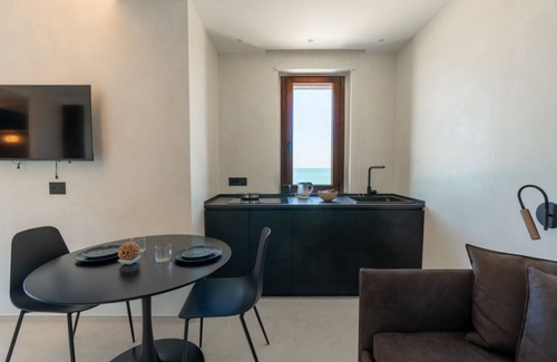 Trani Apartment | GuestHost –La Rosa dei Venti, Borea Apt by the sea