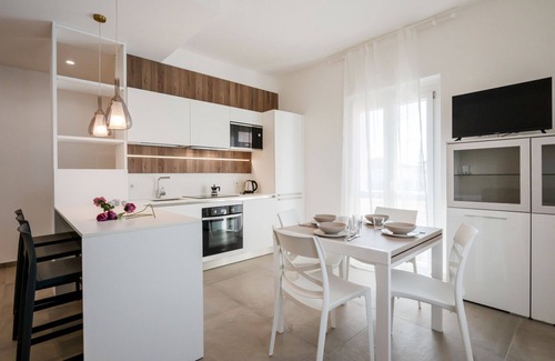 Luni Apartment | GuestHost - Mare Monti Apartment 4