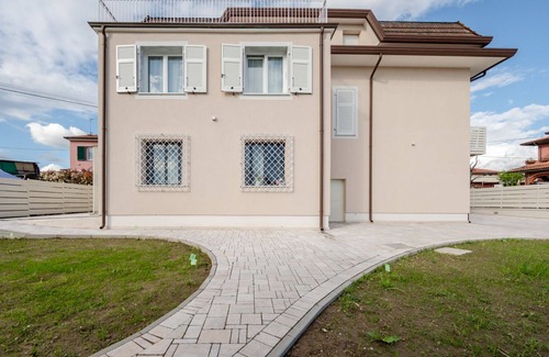 Luni Apartment | GuestHost - Mare Monti Apartment 4