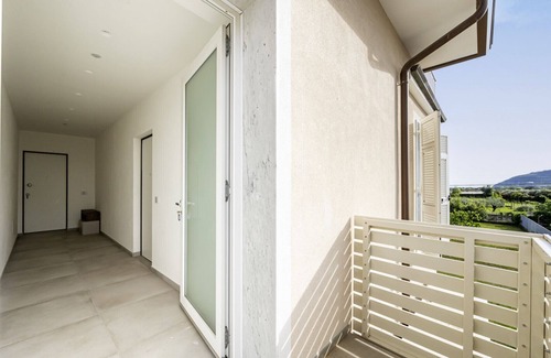 Luni Apartment | GuestHost - Mare Monti Apartment 5