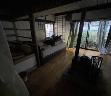 Aki Ward House | guesthouse 古民家の宿屋千鶴 1階2号室部屋貸し