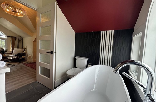 Northeast Edmonton House | Guesthouse at the Davidson Manor
