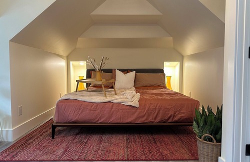 Northeast Edmonton House | Guesthouse at the Davidson Manor