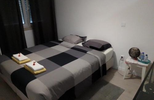 Corroios House | GuestHouse Marialva Park