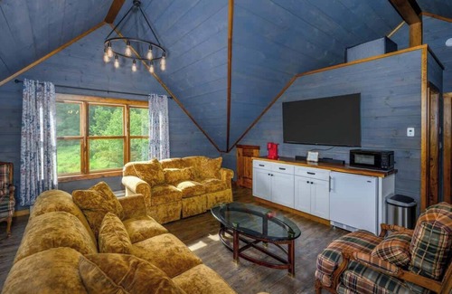Windham House | Guesthouse Minutes from the Mountain!