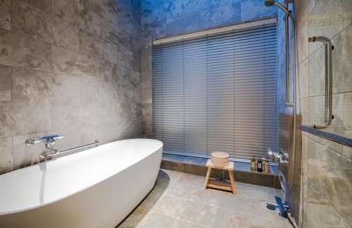 Karasumaoike Apartment | GuestHouse MIYABI Premium