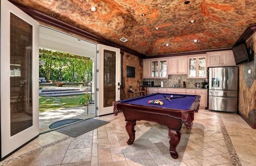 Fair Oaks House | Guesthouse near FO Village. King bed| Gated