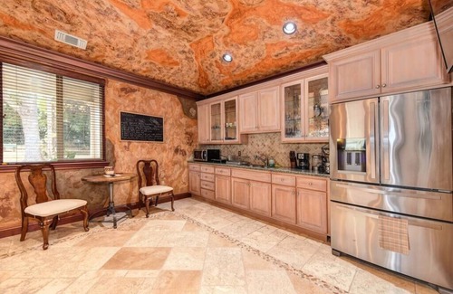 Fair Oaks House | Guesthouse near FO Village. King bed| Gated