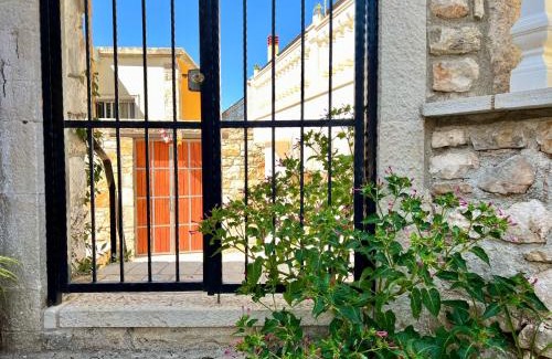 Himare House | Guesthouse near the Castle of Himare