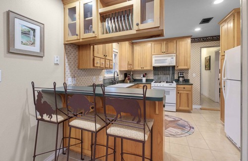 Austin House | Guesthouse on 5 acres in beautiful Hill Country