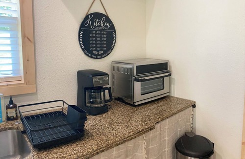 Tyler House | Guesthouse on peaceful 11+ acre homestead! Pet friendly!