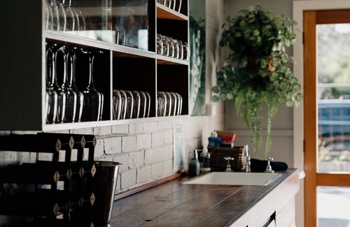 Bundanoon House | Guesthouse southern highlands sleeps 40 with functions up to 60 in large grounds