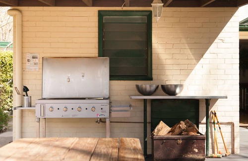 Bundanoon House | Guesthouse southern highlands sleeps 40 with functions up to 60 in large grounds