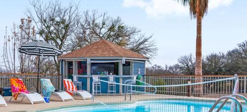 Manor House | Guesthouse with Hot Tub Pool & Game Room on 5 Scenic Acres