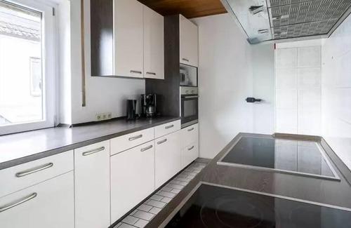 Finnentrop House | Guesthouse with Shared Garden and Wi-Fi