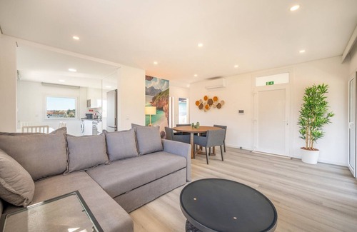 Charneca de Caparica e Sobreda House | GuestReady - Quinta do Moledo House