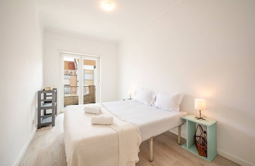 Mina Apartment | GuestReady - Amazing stay with balcony in Amadora