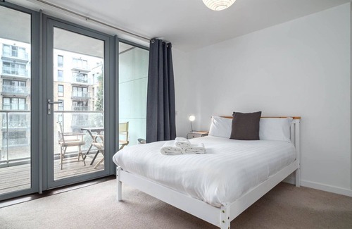 Lansbury Apartment | GuestReady - Chic 1BD Apt With Balcony And Roof Garden