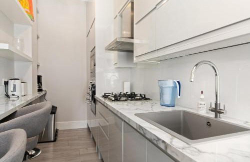 Addison Apartment | GuestReady - Chic Stay near Olympia & Holland Park