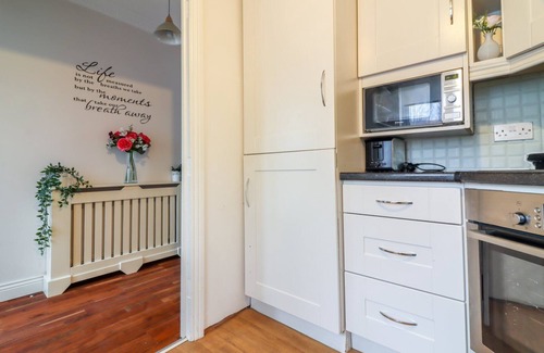 Merrion Apartment | GuestReady - Coastal Charm near Sandymount Beach
