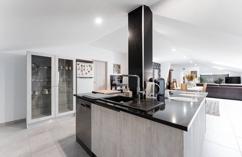 Mozelos House | GuestReady - Crestuma Bright