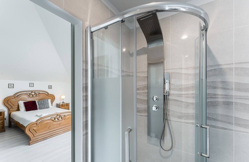 Mozelos House | GuestReady - Crestuma Bright