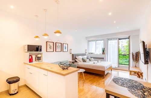 Porte-Dauphine Apartment | GuestReady - Homely nest with balcony