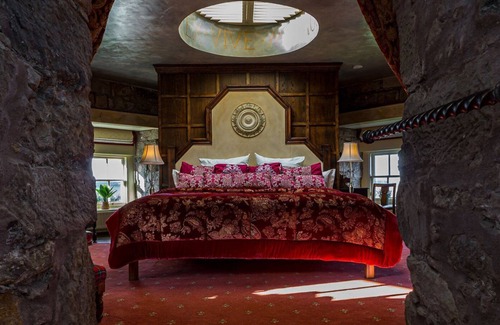 Longcroft Apartment | GuestReady - Luxe Craigiehall Temple in Edinburgh