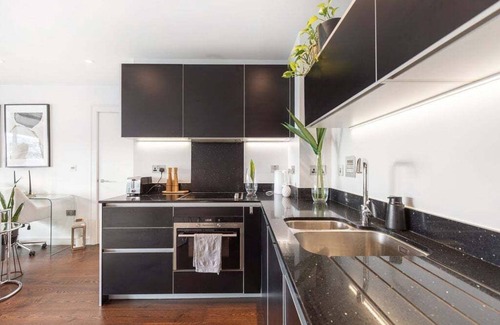 Peninsula Apartment | GuestReady – Modern Escape Near Greenwich