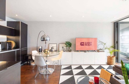 Peninsula Apartment | GuestReady – Modern Escape Near Greenwich