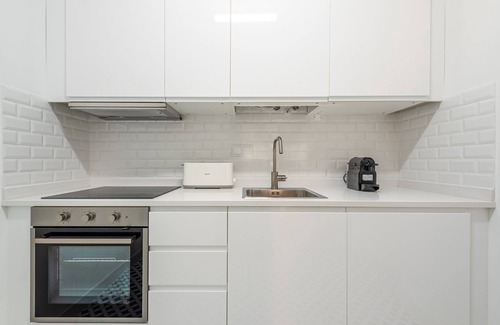 Restelo Apartment | GuestReady - Neoclassical building - Studio RCD
