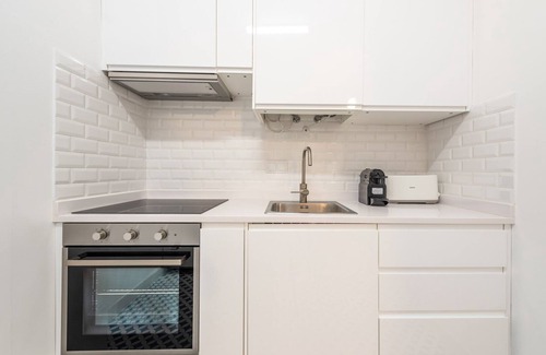 Restelo Apartment | GuestReady - Neoclassical building - Studio 1E