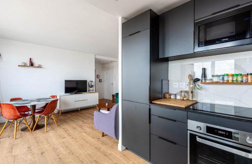 Montrouge Apartment | GuestReady - Séjour vue Tour Eiffel, pied du métro