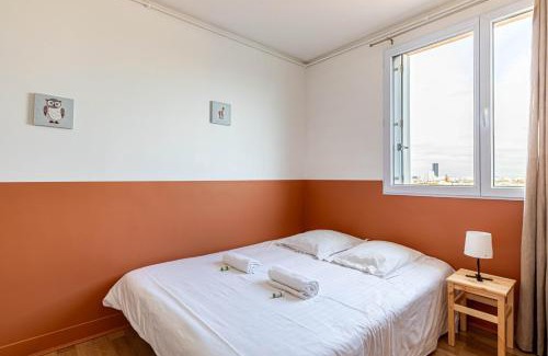 Montrouge Apartment | GuestReady - Séjour vue Tour Eiffel, pied du métro