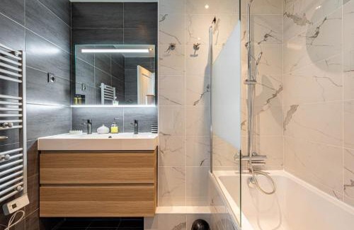 Montrouge Apartment | GuestReady - Séjour vue Tour Eiffel, pied du métro