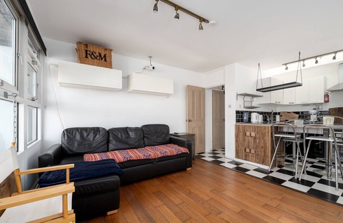 Bishop's Apartment | GuestReady - Stylish Skyline views, Central London