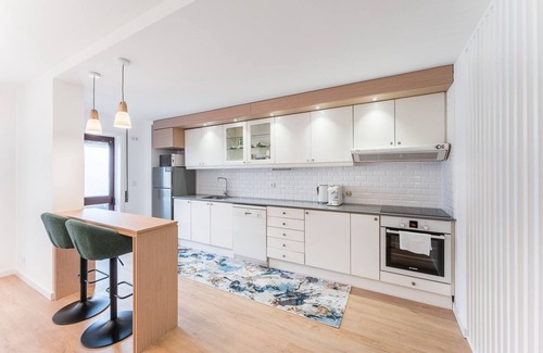 Cedofeita Apartment | GuestReady - White stripes near Casa da Música
