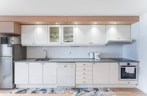 Cedofeita Apartment | GuestReady - White stripes near Casa da Música