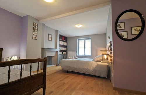 Le Puy-en-Velay Bed & Breakfast | Guestrooms in Puy-en-Velay with parking and Wi-Fi