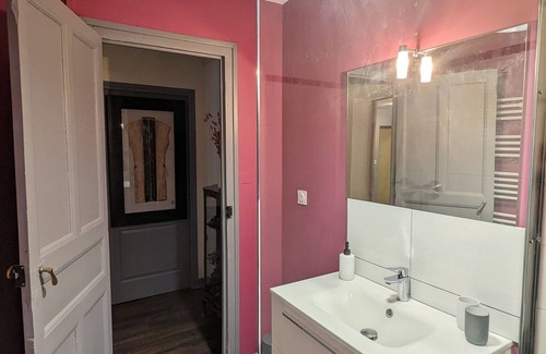 Le Puy-en-Velay Bed & Breakfast | Guestrooms in Puy-en-Velay with parking and Wi-Fi